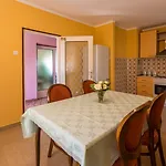 Hundefreundliches Mit Privatparkplatz, Bbq-bereich Und Grossem Balkon * Grižane