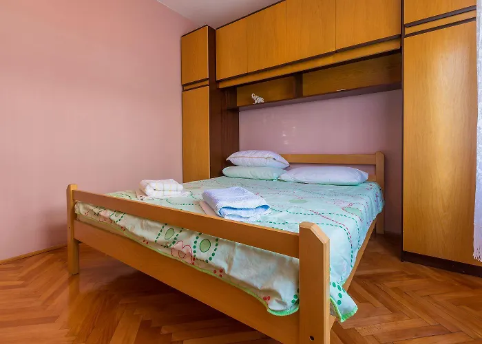 Apartman Hundefreundliches Mit Privatparkplatz, Bbq-bereich Und Grossem Balkon