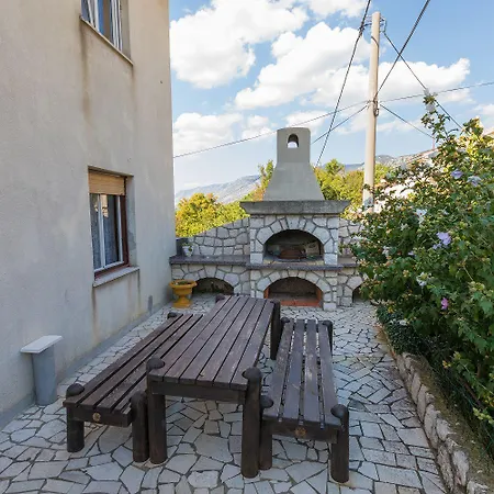 Hundefreundliches Mit Privatparkplatz, Bbq-bereich Und Grossem Balkon Grižane