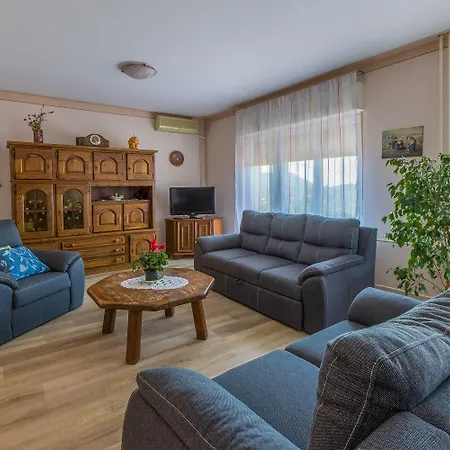 Hundefreundliches Mit Privatparkplatz, Bbq-bereich Und Grossem Balkon Appartement Grižane