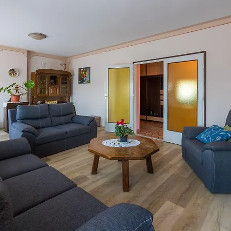 Hundefreundliches Mit Privatparkplatz, Bbq-bereich Und Grossem Balkon * Grižane