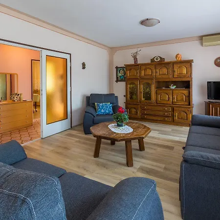 Hundefreundliches Mit Privatparkplatz, Bbq-bereich Und Grossem Balkon Appartement Grižane