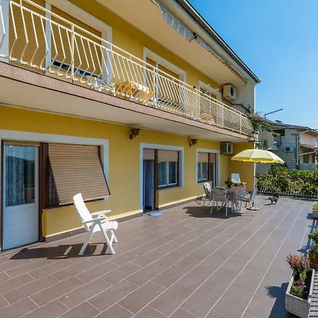 Daire Hundefreundliches Mit Privatparkplatz, Bbq-bereich Und Grossem Balkon *
