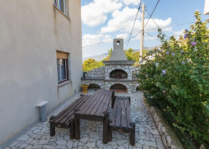Hundefreundliches Mit Privatparkplatz, Bbq-bereich Und Grossem Balkon Grižane