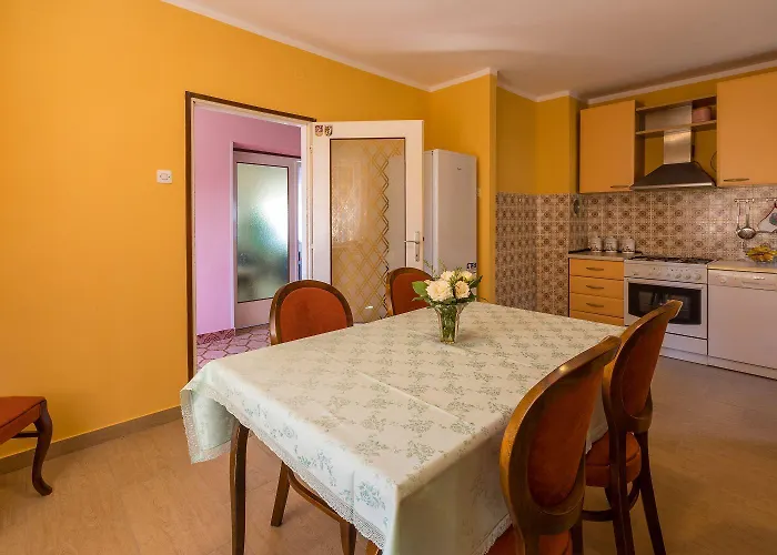 Hundefreundliches Mit Privatparkplatz, Bbq-bereich Und Grossem Balkon * Grižane