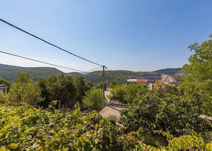 Hundefreundliches Mit Privatparkplatz, Bbq-bereich Und Grossem Balkon